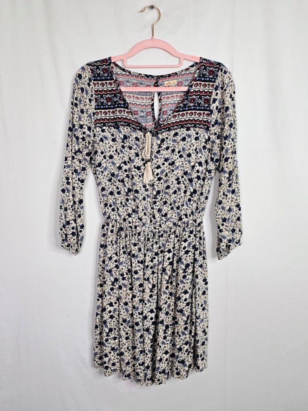 HOLLISTER Dress size S OFF WHITE w BLUE & RED Floral Boho 3/4 Sleeve Summer Cute - Picture 2 of 8